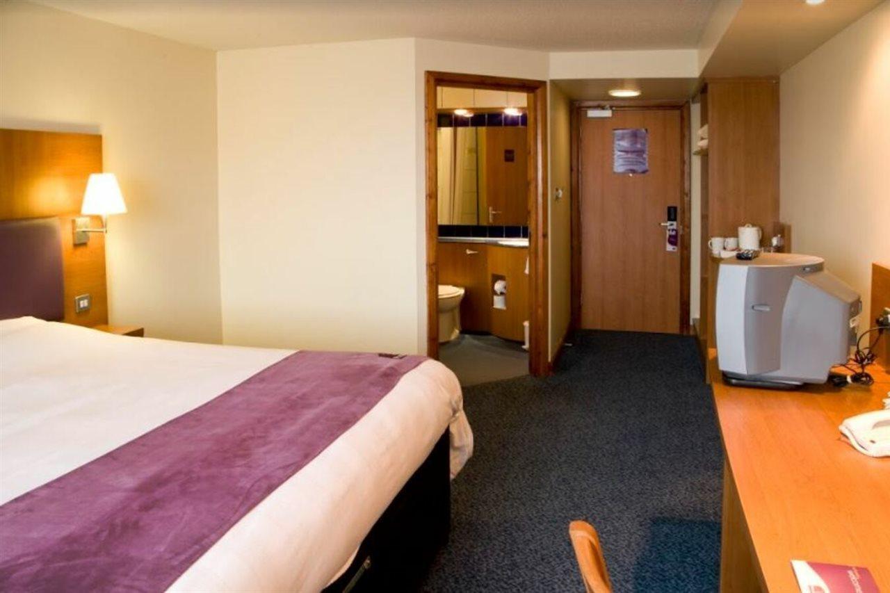 Premier Inn Stevenage Central Exterior foto