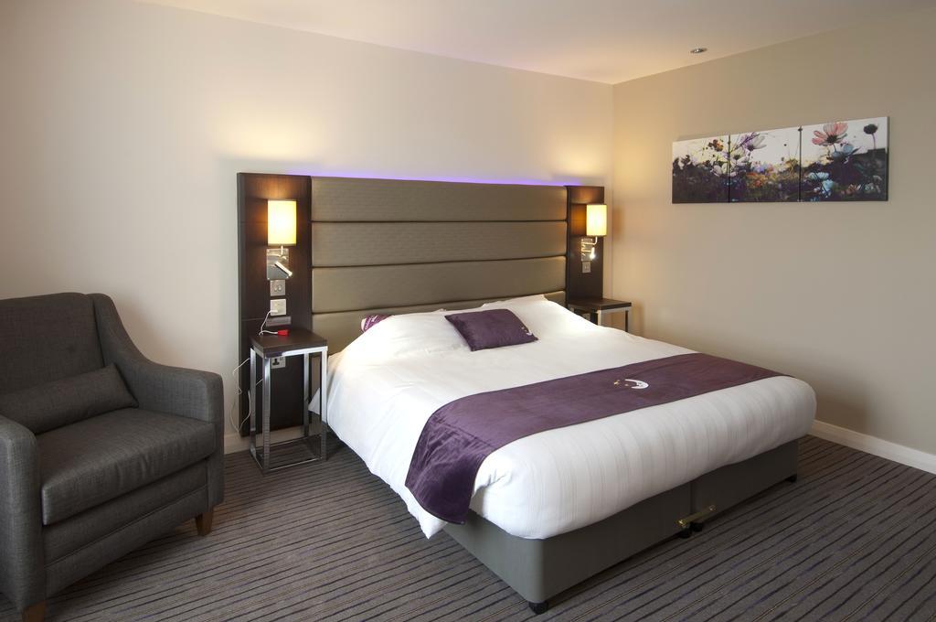 Premier Inn Stevenage Central Exterior foto