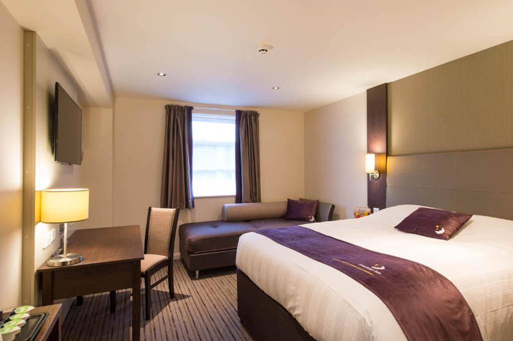 Premier Inn Stevenage Central Exterior foto