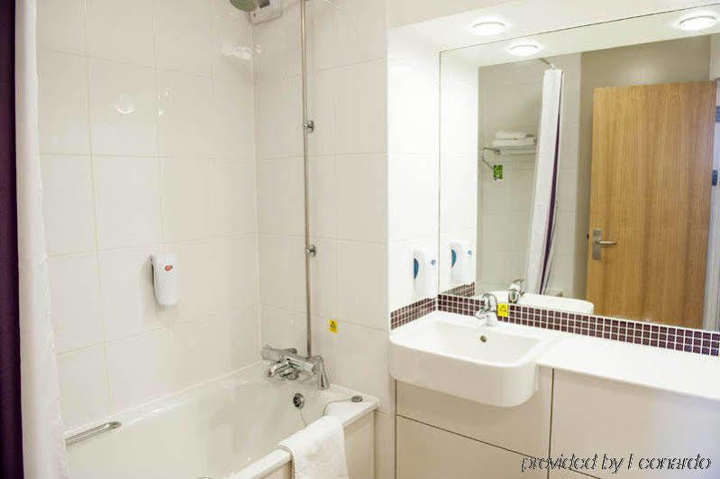 Premier Inn Stevenage Central Exterior foto